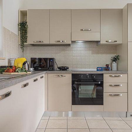 Hygge Family Apartment - One Step Away From The Lake!!! Сирмионе Екстериор снимка