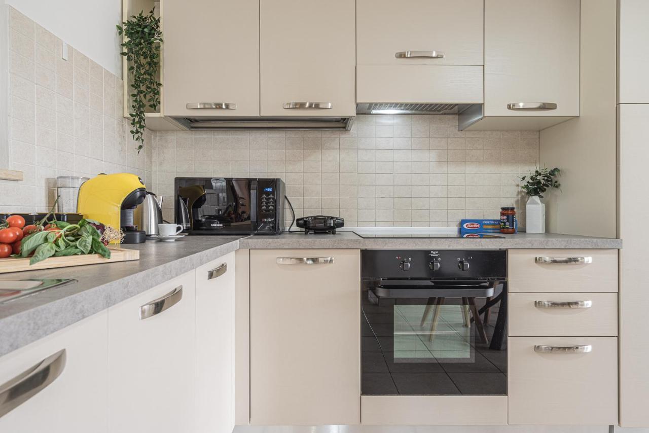Hygge Family Apartment - One Step Away From The Lake!!! Сирмионе Екстериор снимка