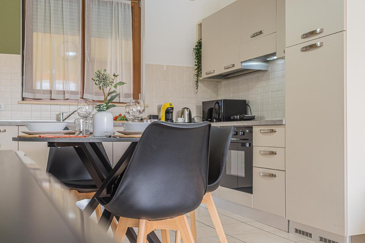 Hygge Family Apartment - One Step Away From The Lake!!! Сирмионе Екстериор снимка