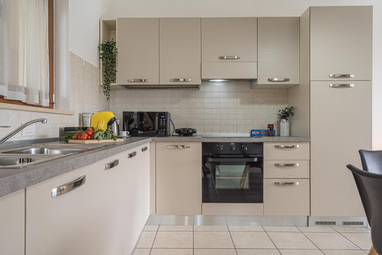 Hygge Family Apartment - One Step Away From The Lake!!! Сирмионе Екстериор снимка