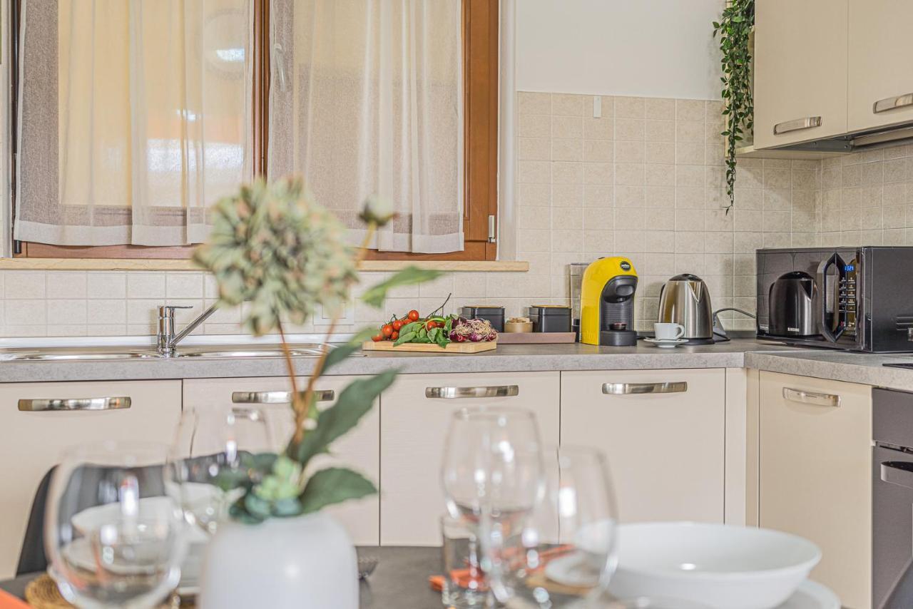 Hygge Family Apartment - One Step Away From The Lake!!! Сирмионе Екстериор снимка