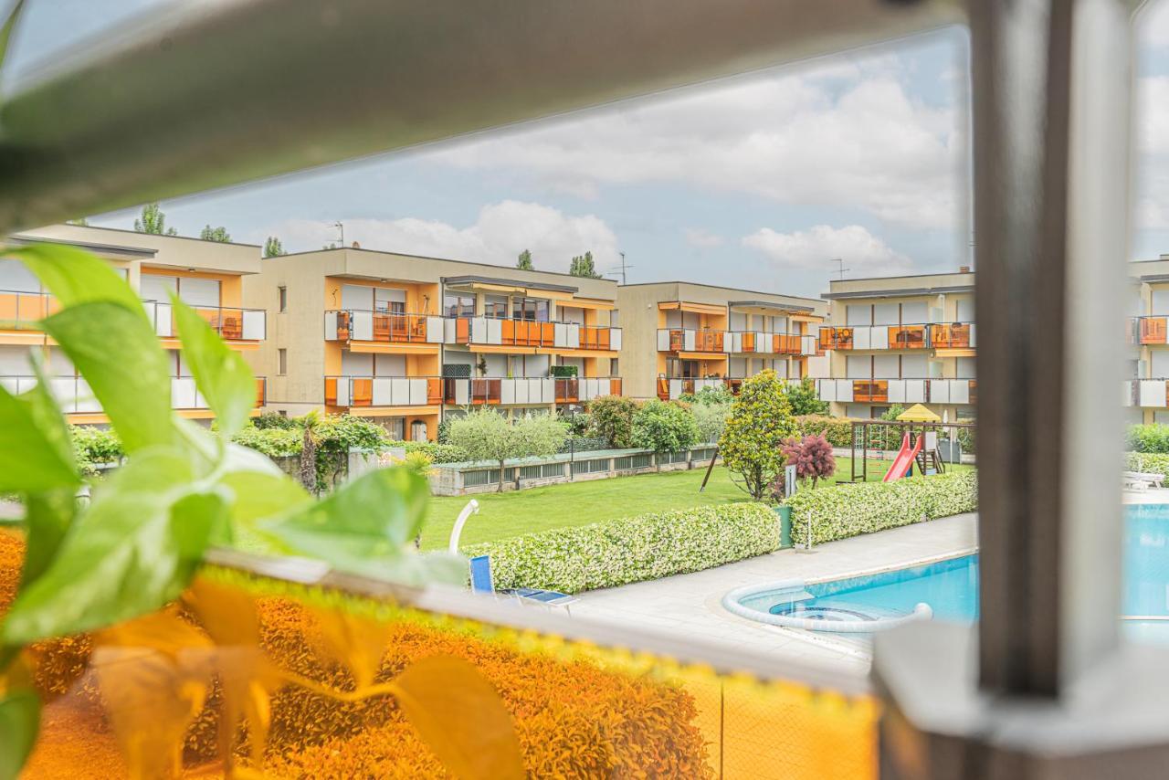 Hygge Family Apartment - One Step Away From The Lake!!! Сирмионе Екстериор снимка